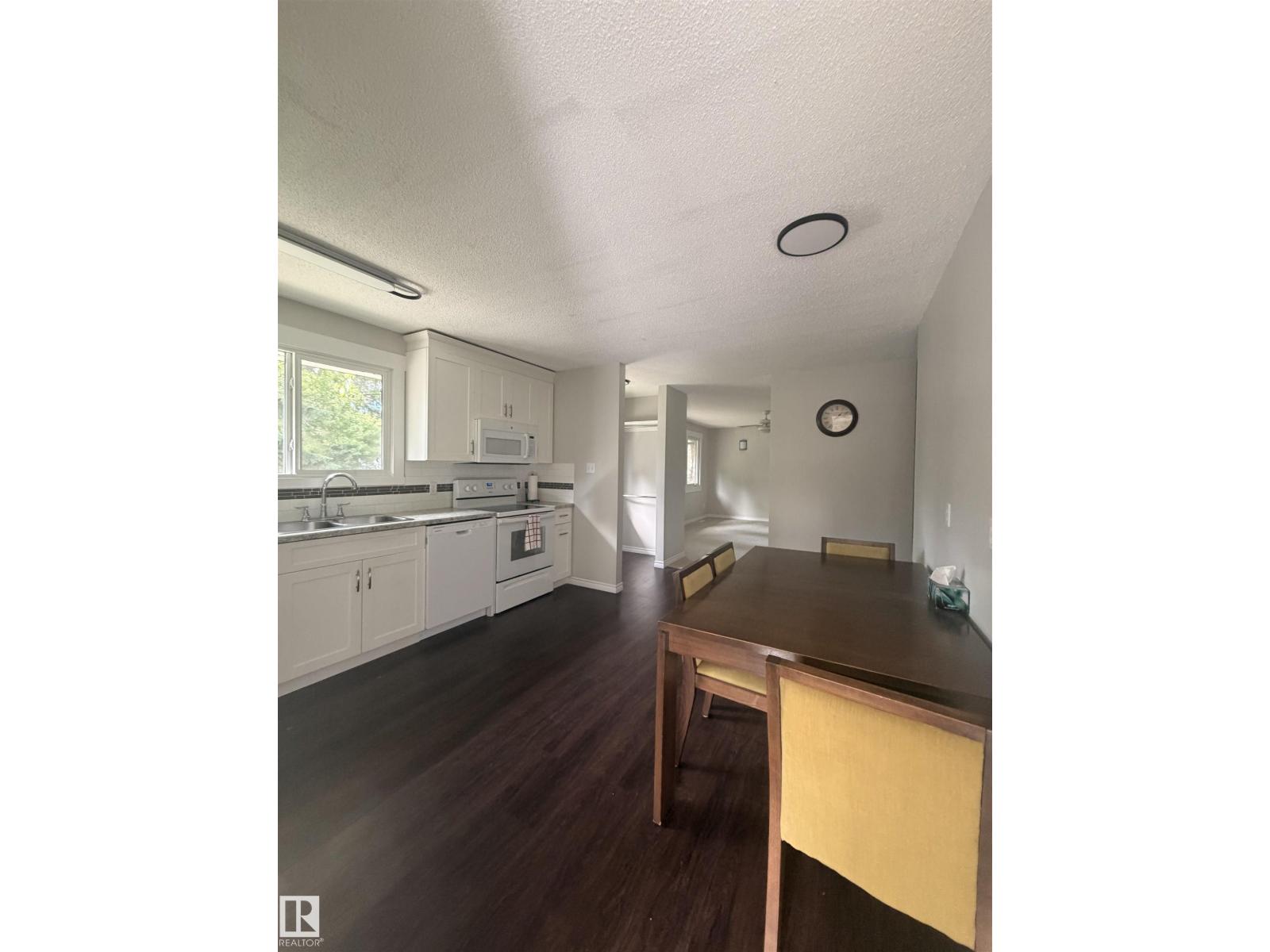 8 SAVOY PL — photo 25