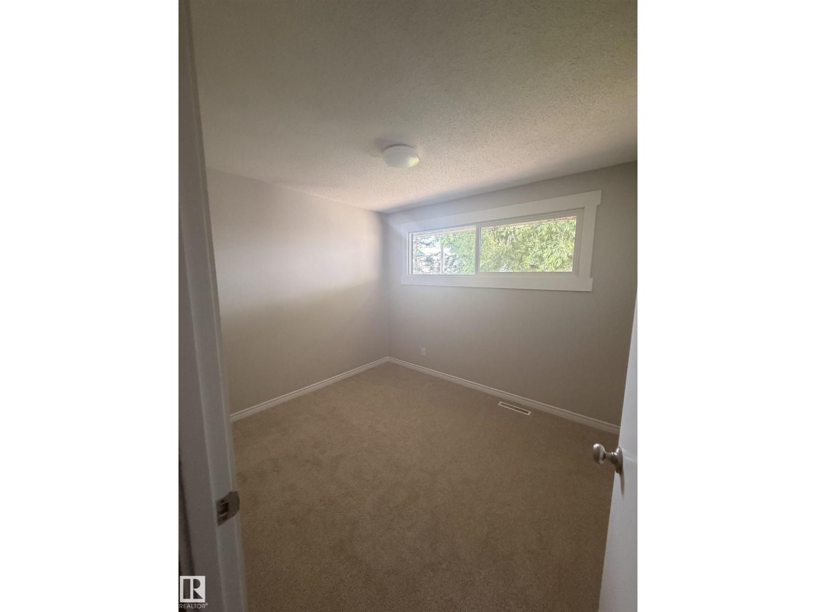 8 SAVOY PL — photo 33