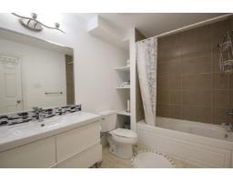 12136 100a Avenue, Surrey, BC V3V2Y5 Photo 35