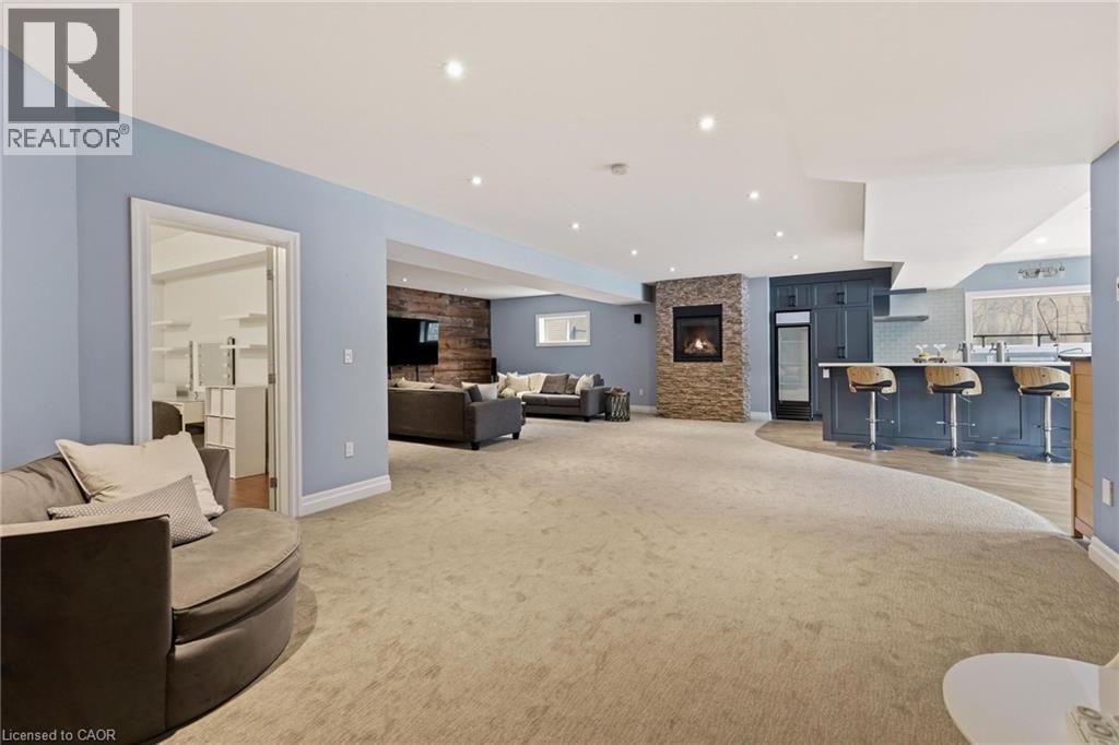 46 WOODSIDE Drive - 36