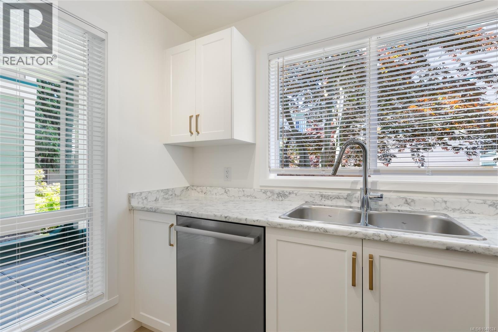 #103 689 Bay St - 14