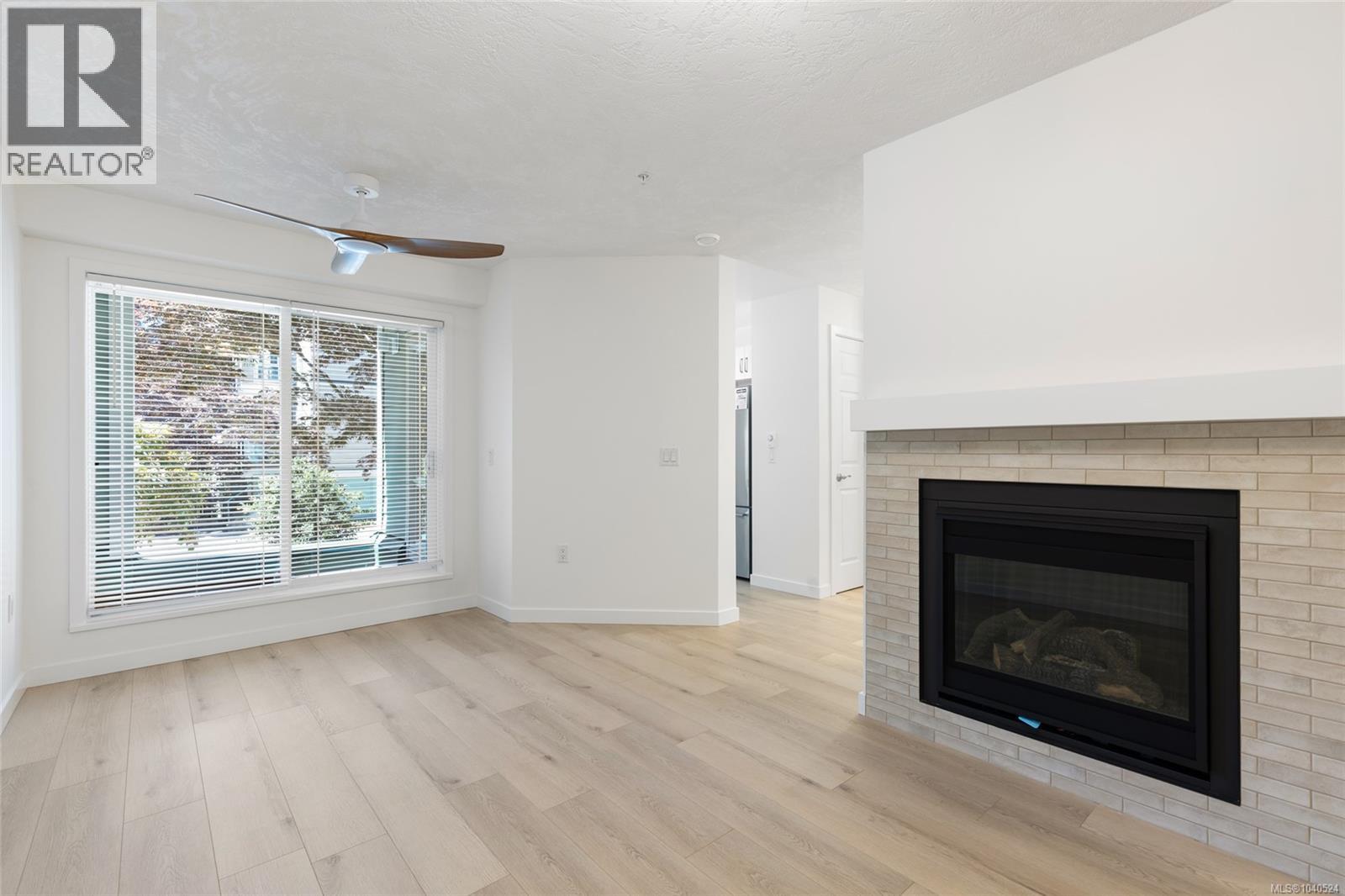 #103 689 Bay St - Image 6