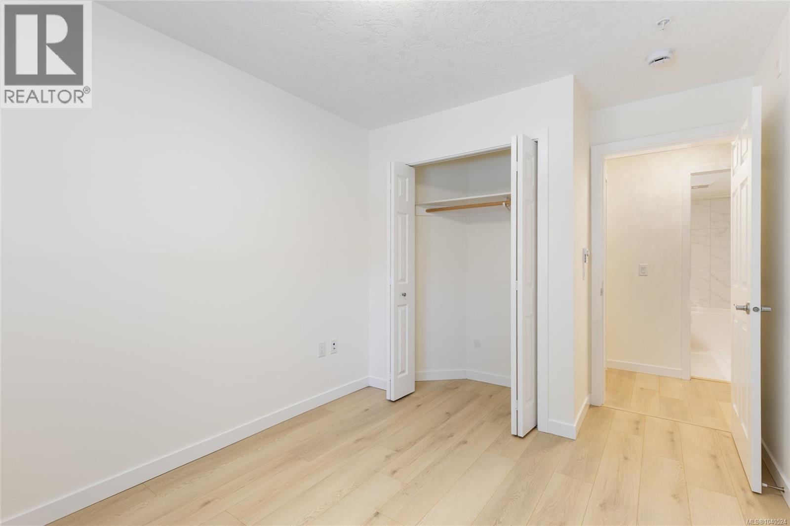 #103 689 Bay St - 22