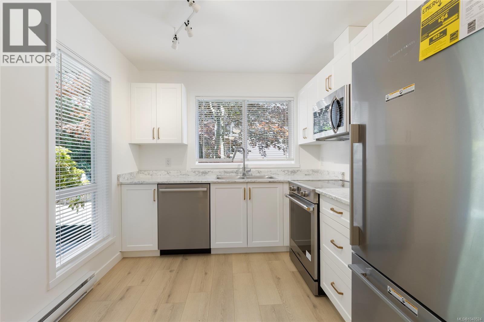 #103 689 Bay St - Image 13