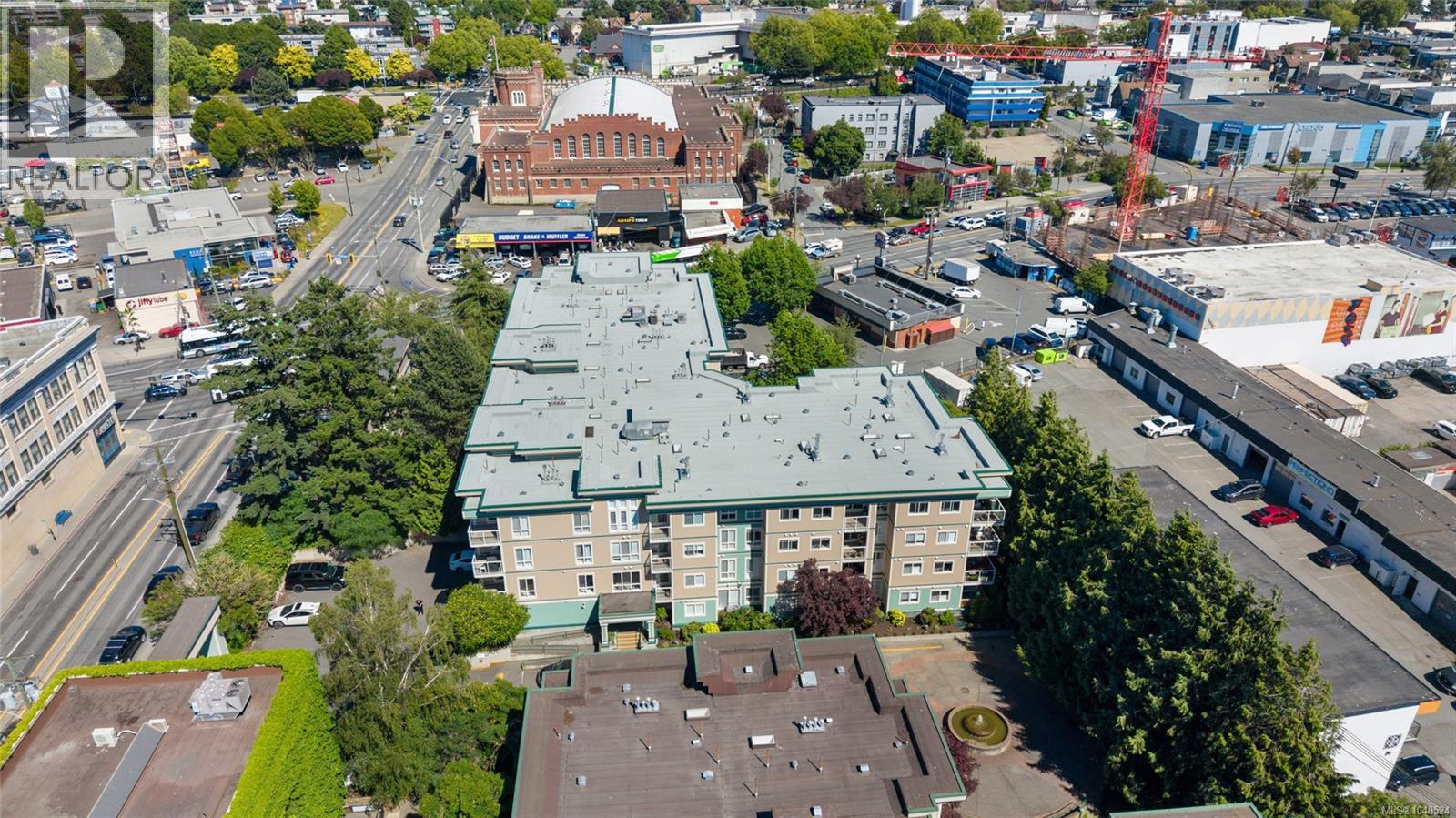 #103 689 Bay St - Image 30