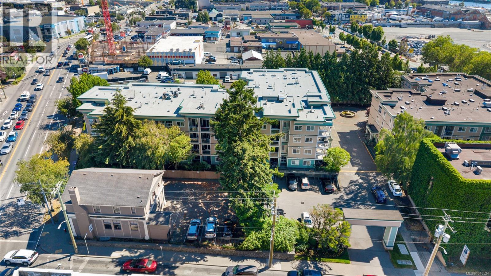 #103 689 Bay St - 31