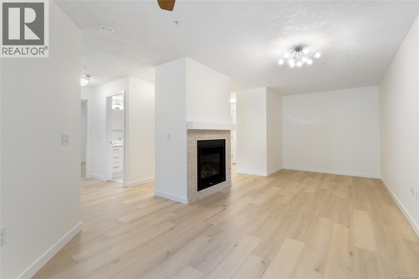 #103 689 Bay St - 7