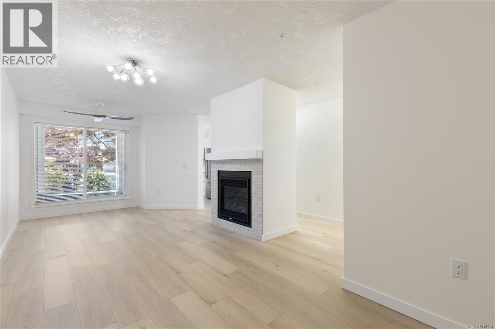 #103 689 Bay St - Image 8
