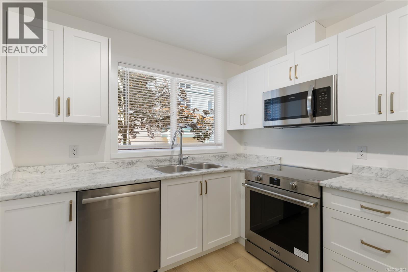 #103 689 Bay St - 5