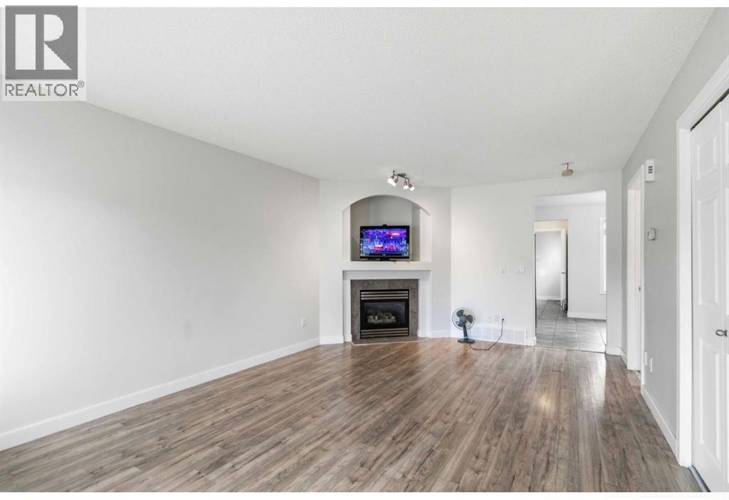 198 Fox Crescent - 3