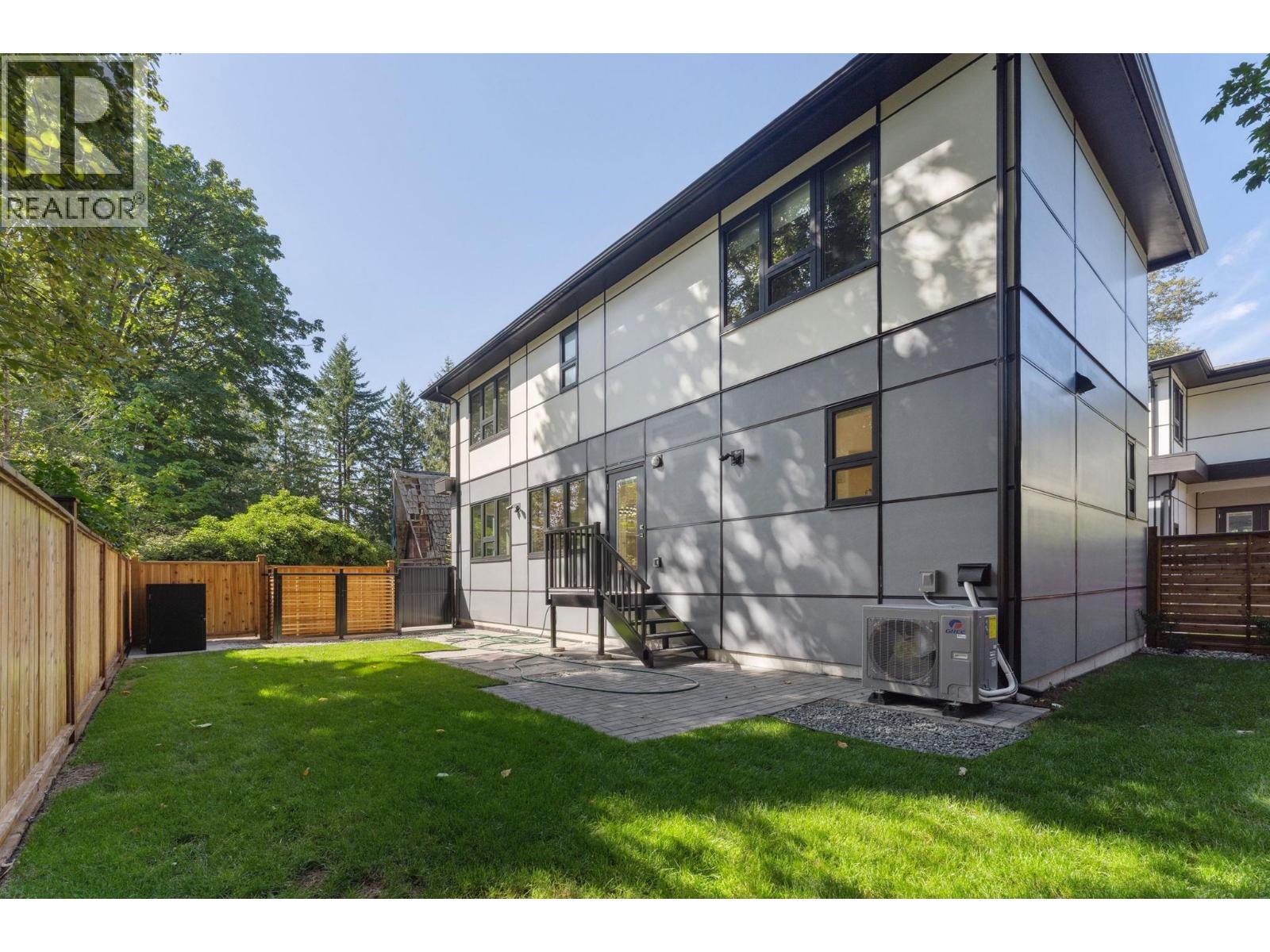 842 ST. DENIS AVENUE, North Vancouver