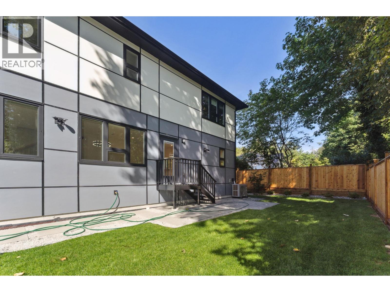 842 ST. DENIS AVENUE, North Vancouver