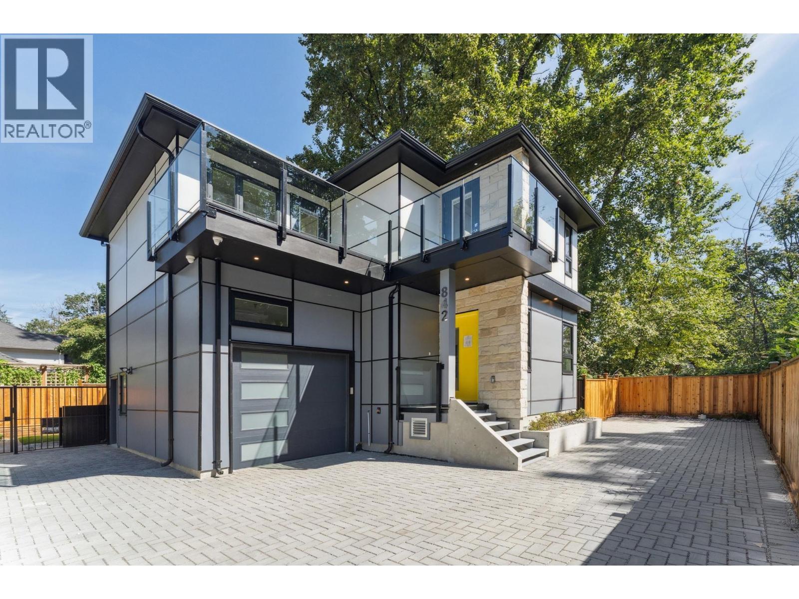 842 ST. DENIS AVENUE, North Vancouver