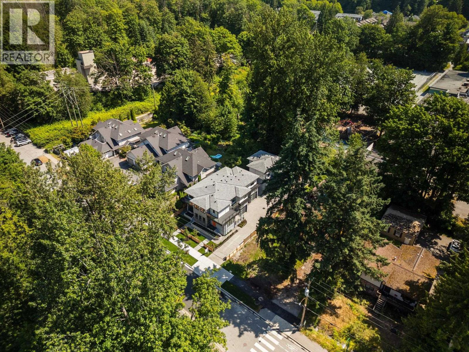 842 ST. DENIS AVENUE, North Vancouver
