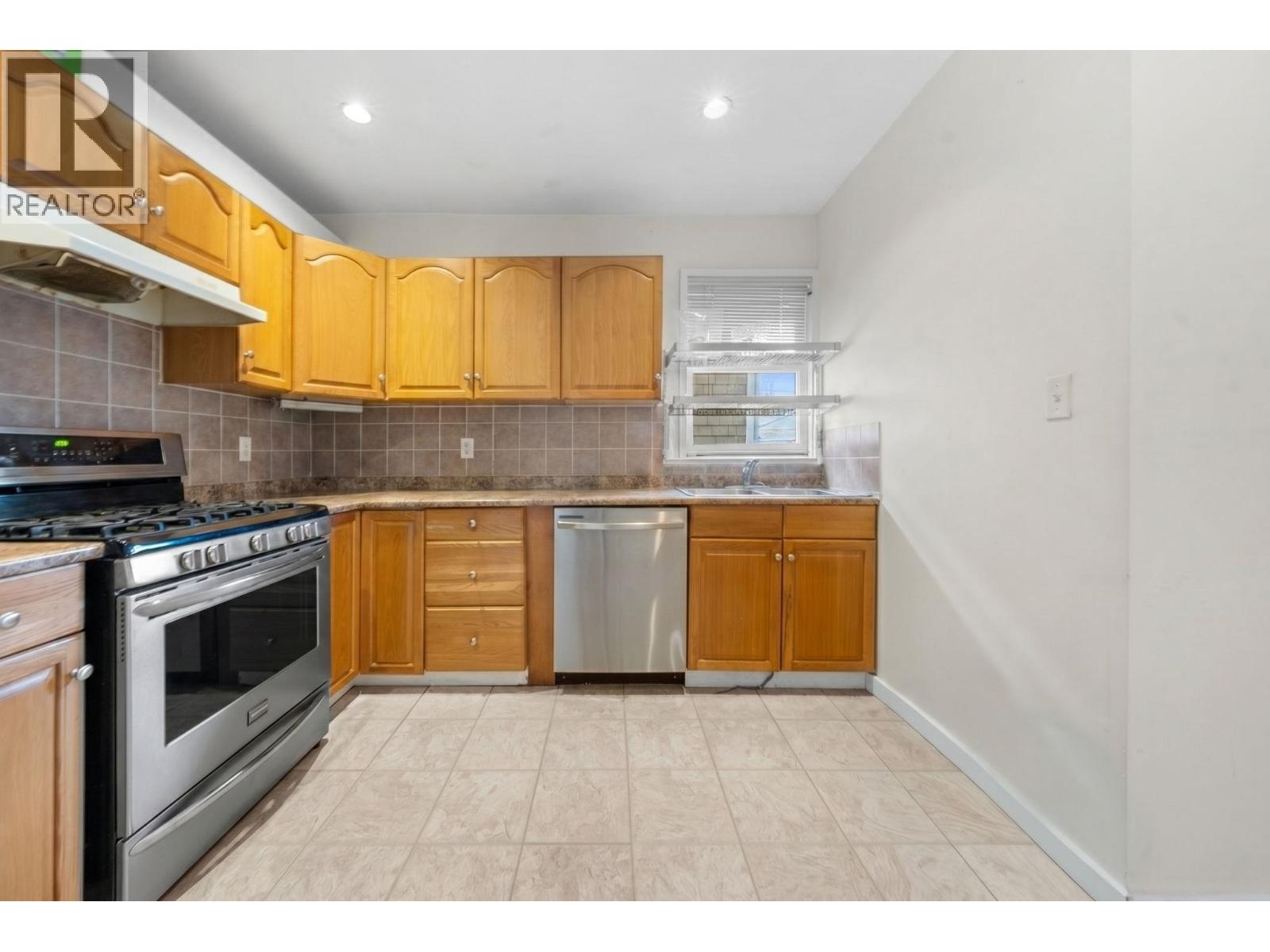 7 Bed, 5 Bath House for Sale in Vancouver – 339 E 41ST AVENUE, Vancouver – MLS# R3143308 - Image 15