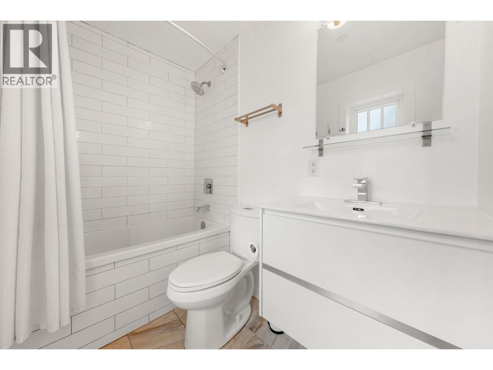 7 Bed, 5 Bath House for Sale in Vancouver – 339 E 41ST AVENUE, Vancouver – MLS# R3143308 - Image 17