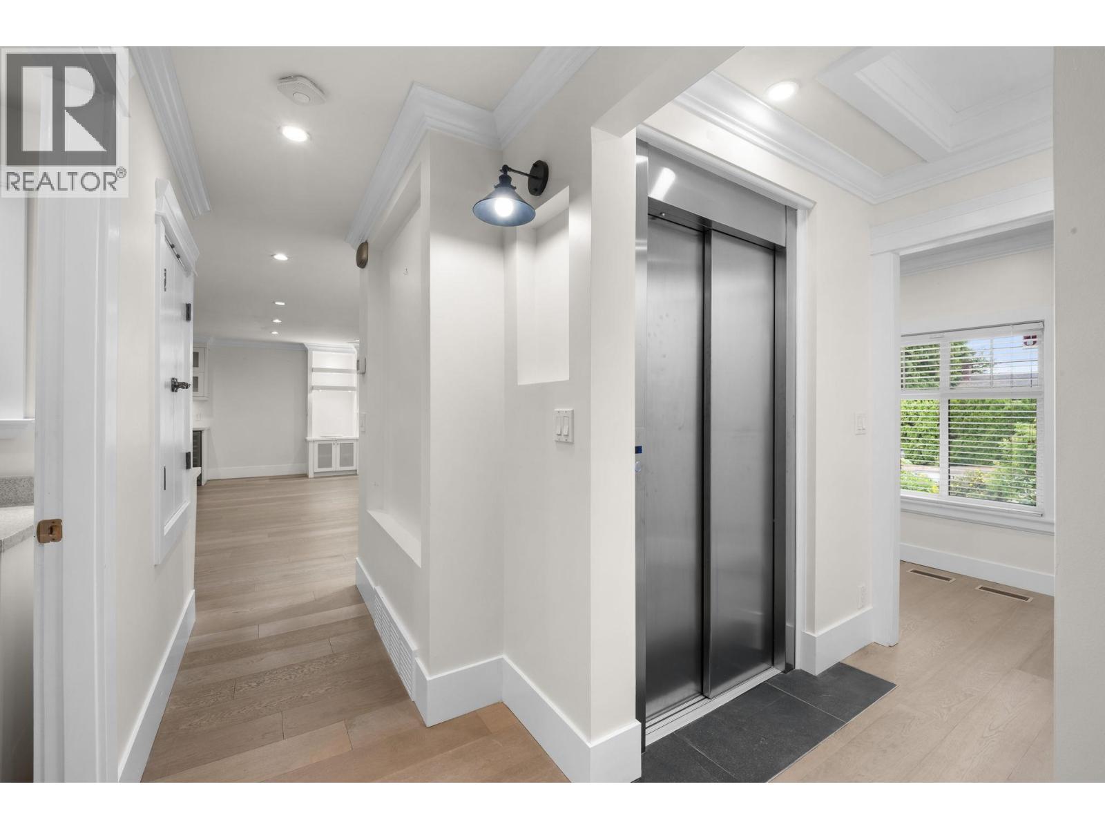 1660 CHARLAND AVENUE, Coquitlam