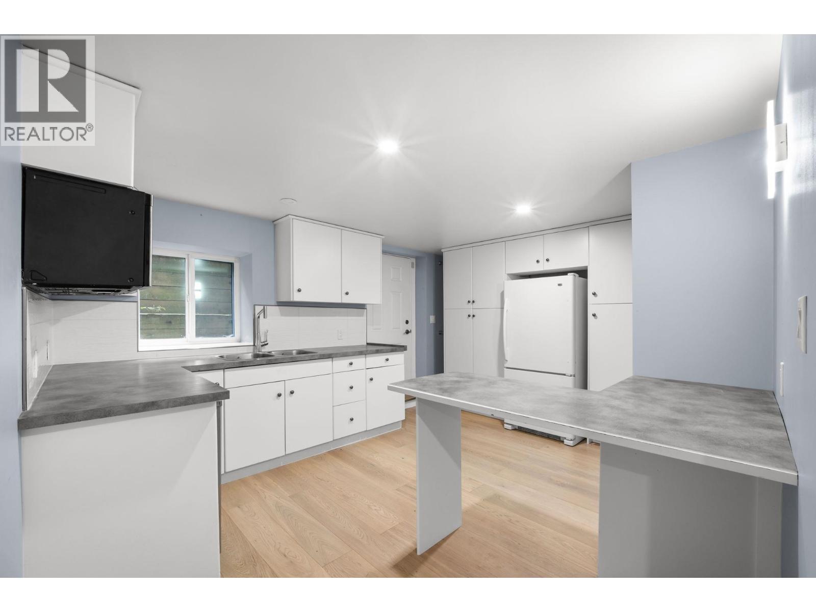 1660 CHARLAND AVENUE, Coquitlam