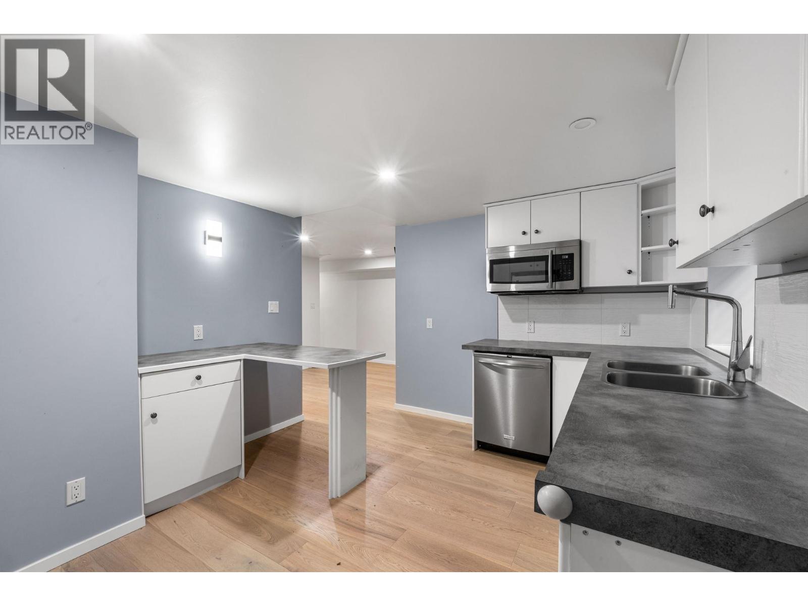 1660 CHARLAND AVENUE, Coquitlam