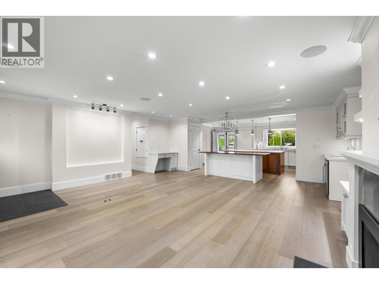1660 CHARLAND AVENUE, Coquitlam