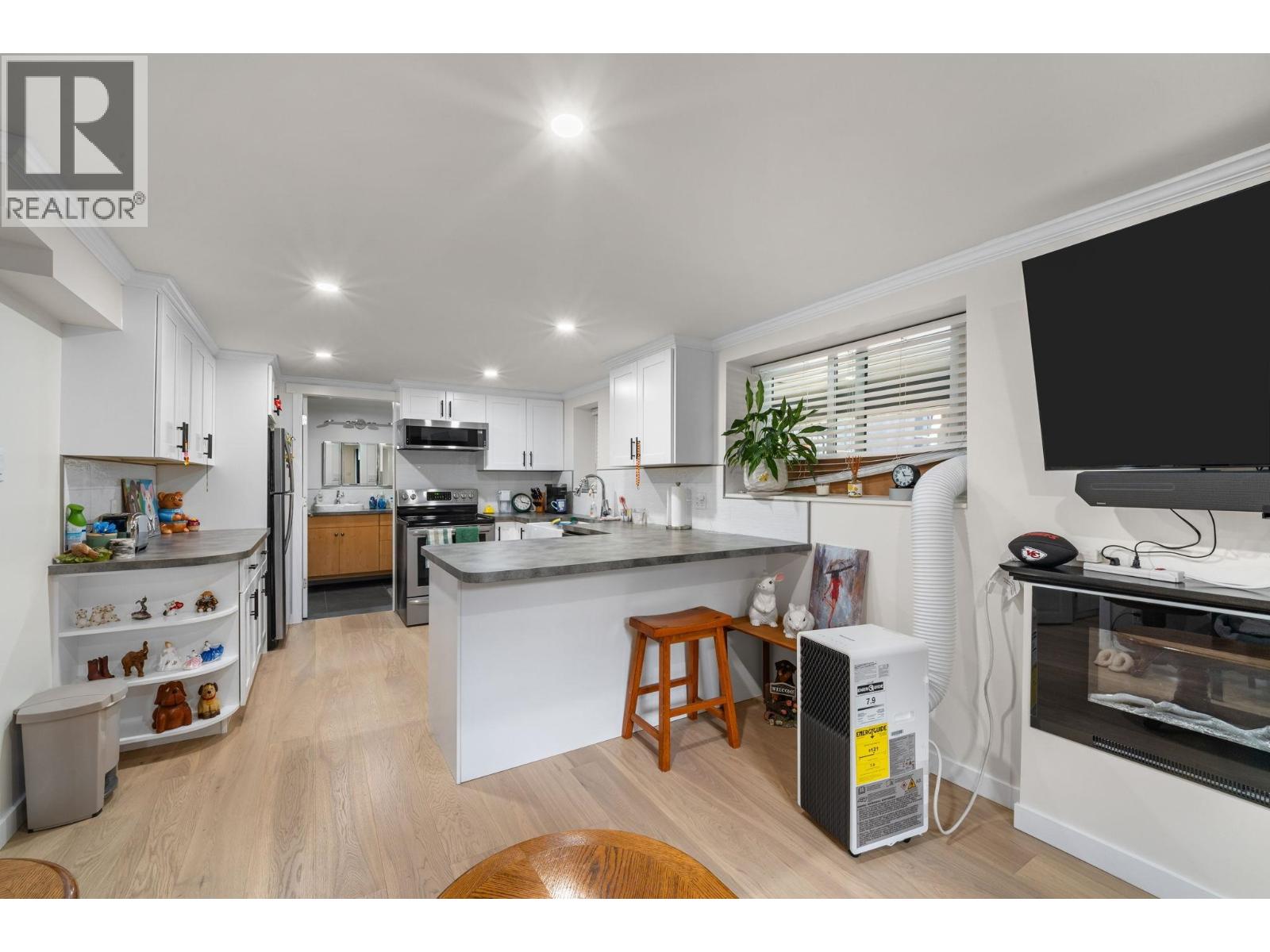 1660 CHARLAND AVENUE, Coquitlam