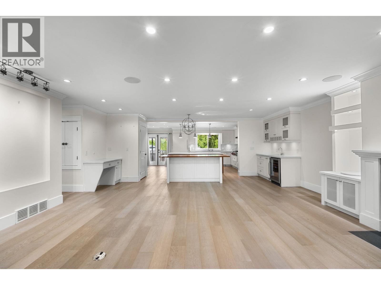 1660 CHARLAND AVENUE, Coquitlam