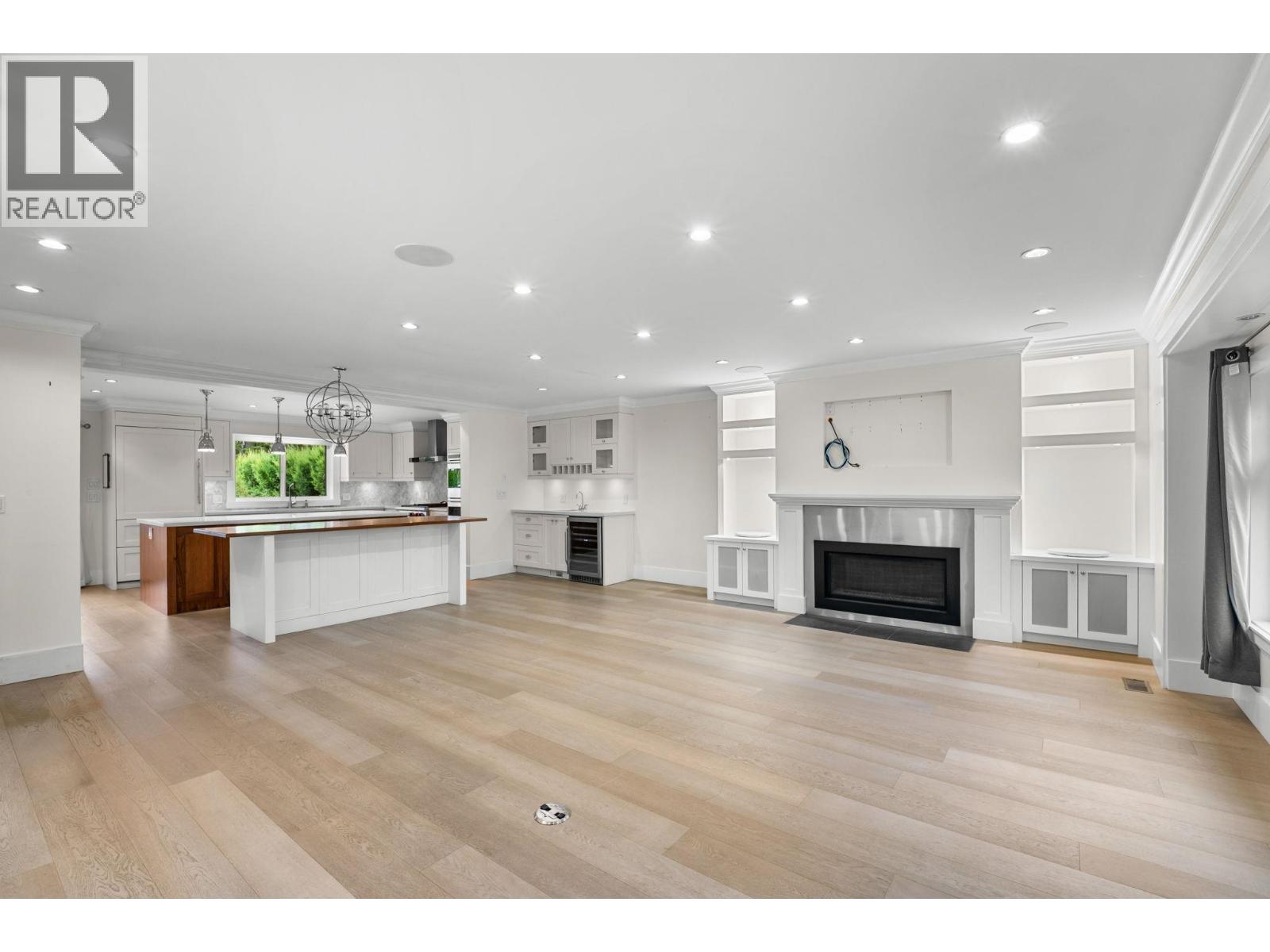1660 CHARLAND AVENUE, Coquitlam