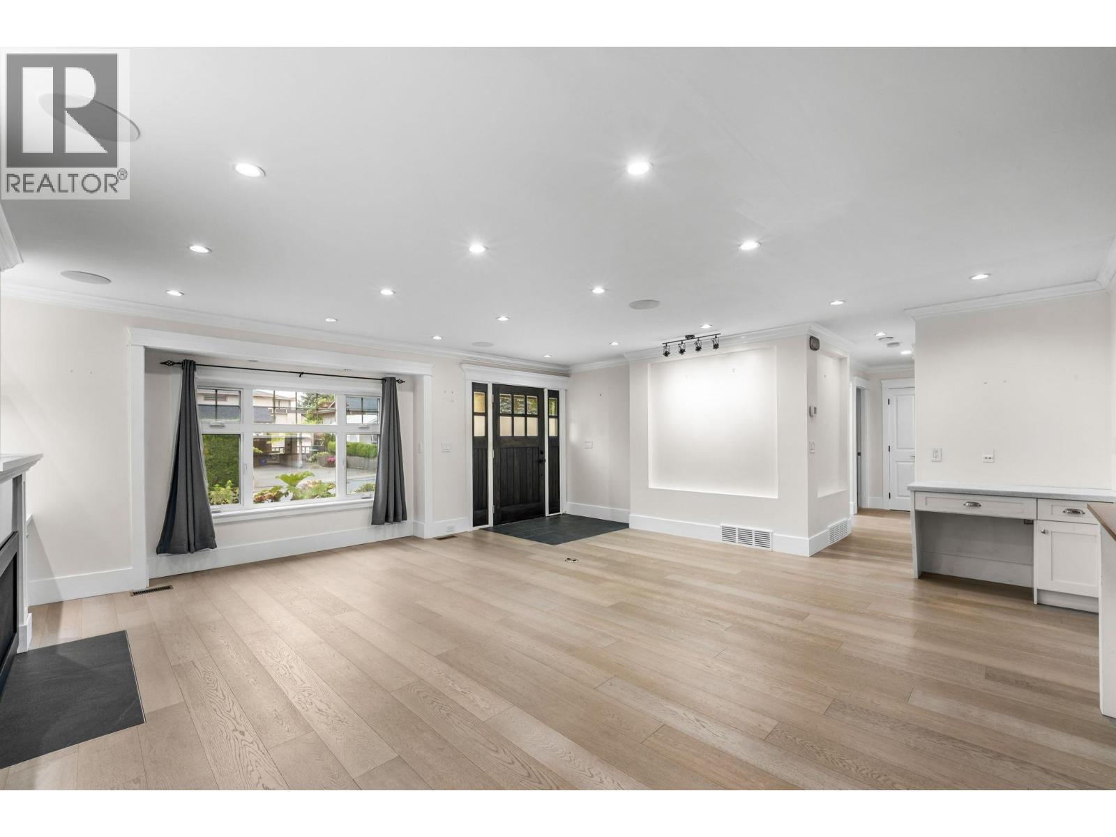 1660 CHARLAND AVENUE, Coquitlam