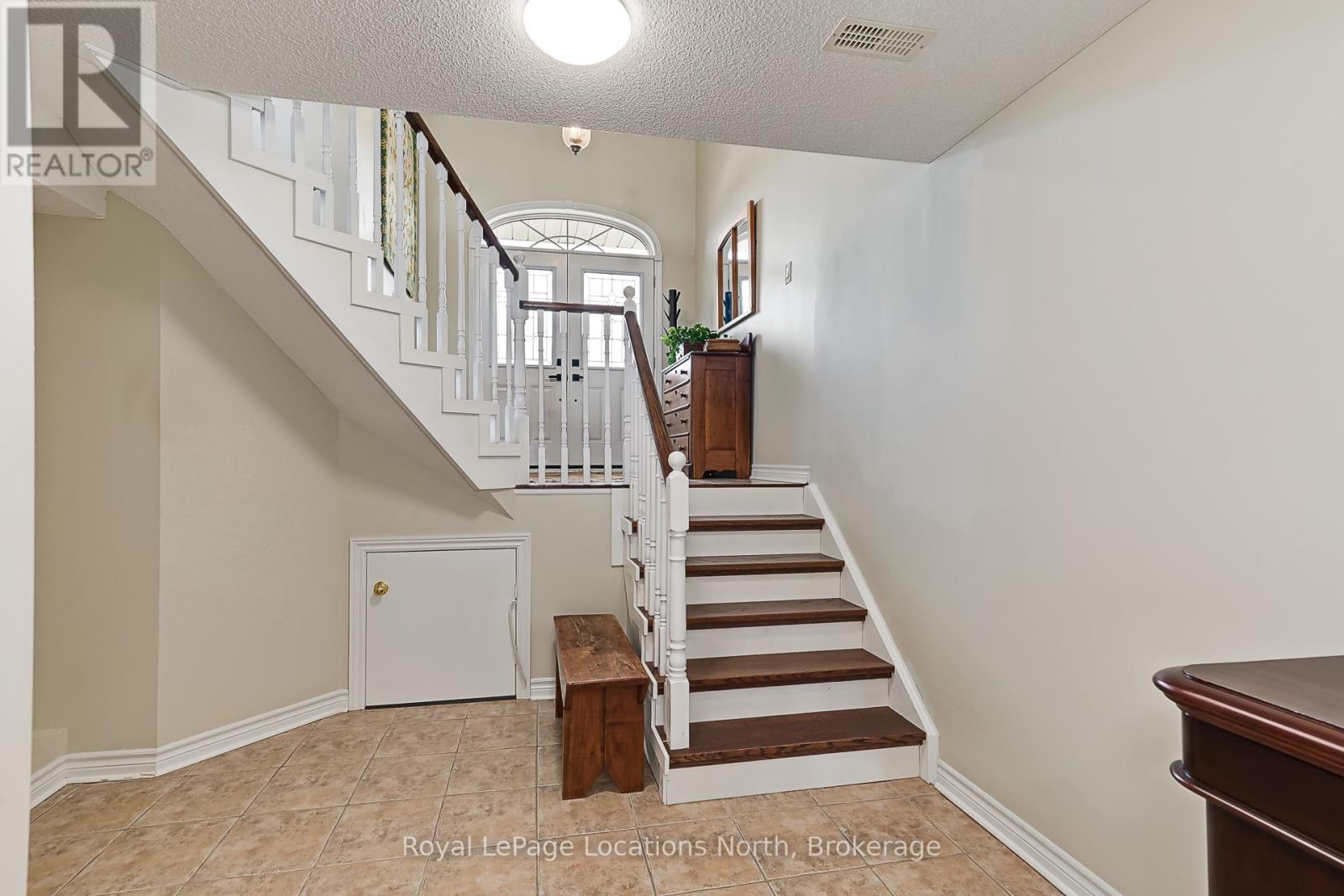 6 THOMAS DRIVE - 25