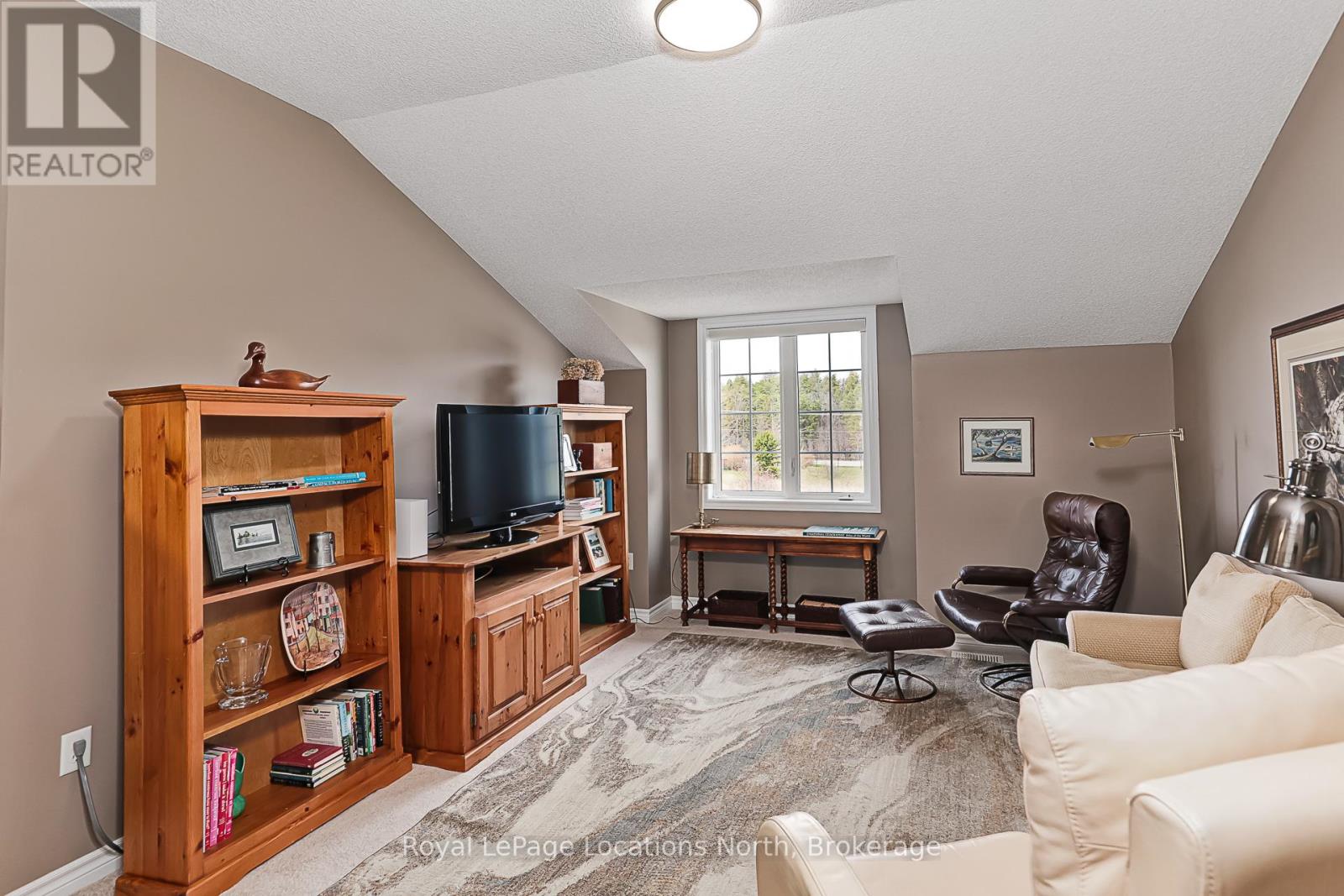 6 THOMAS DRIVE - 19