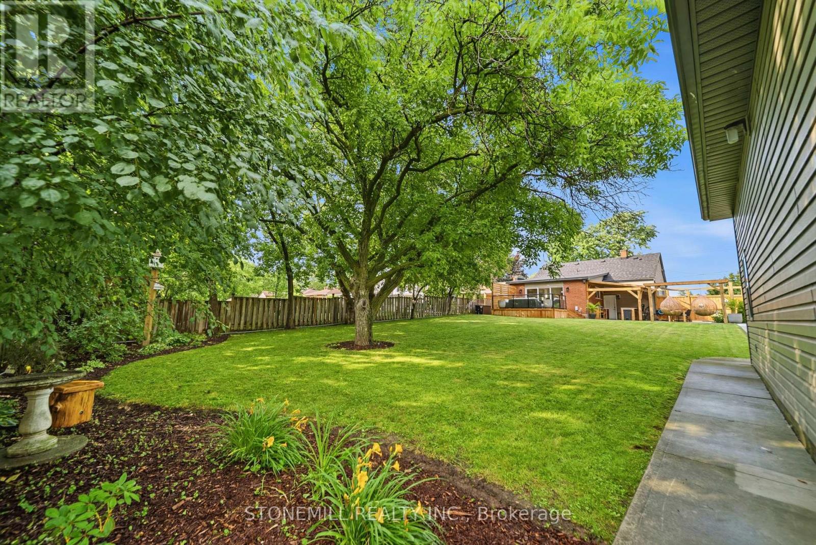 1198 FISHER AVENUE - 36