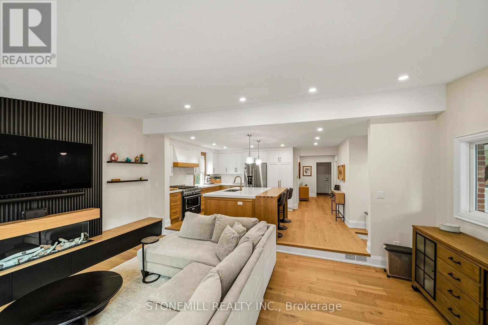 1198 FISHER AVENUE - 7