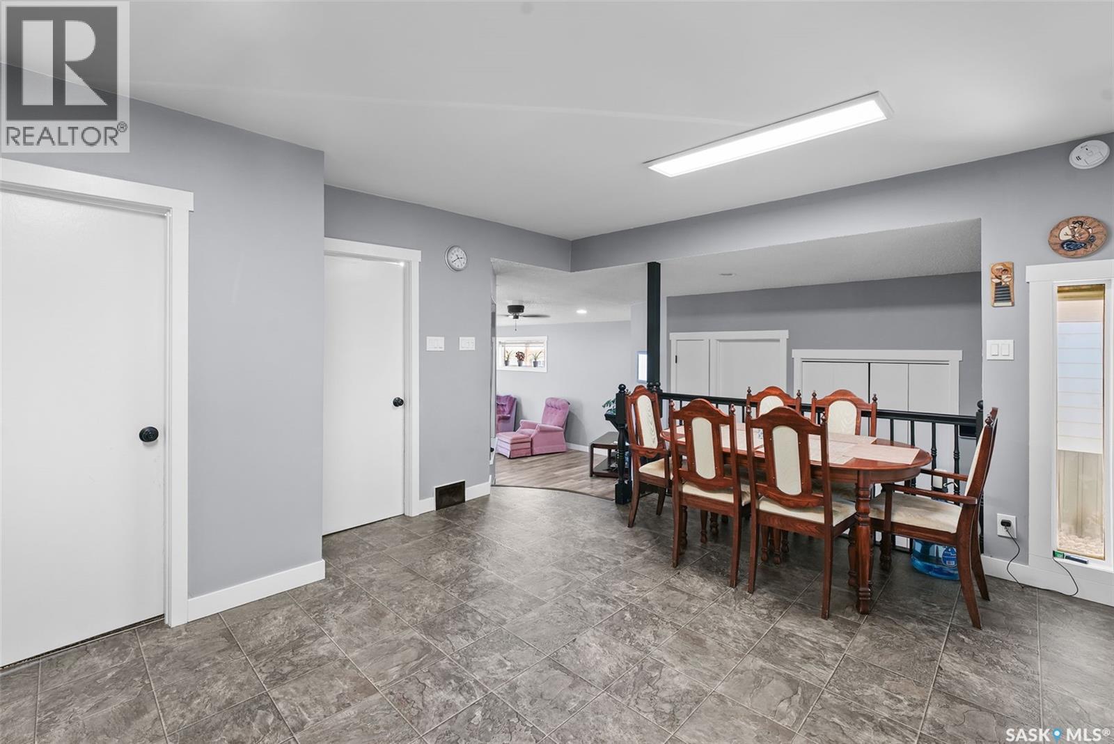 327 Retallack STREET - 11