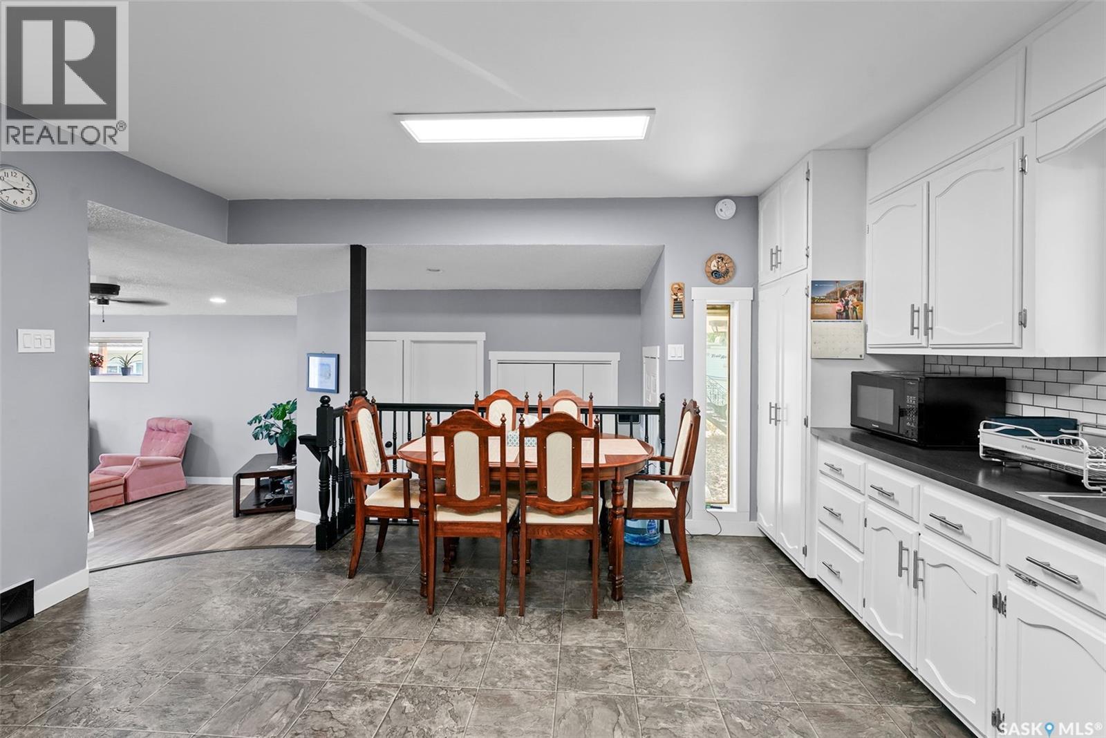 327 Retallack STREET - 12