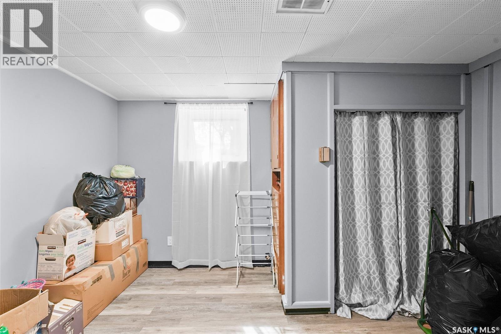 327 Retallack STREET - 32