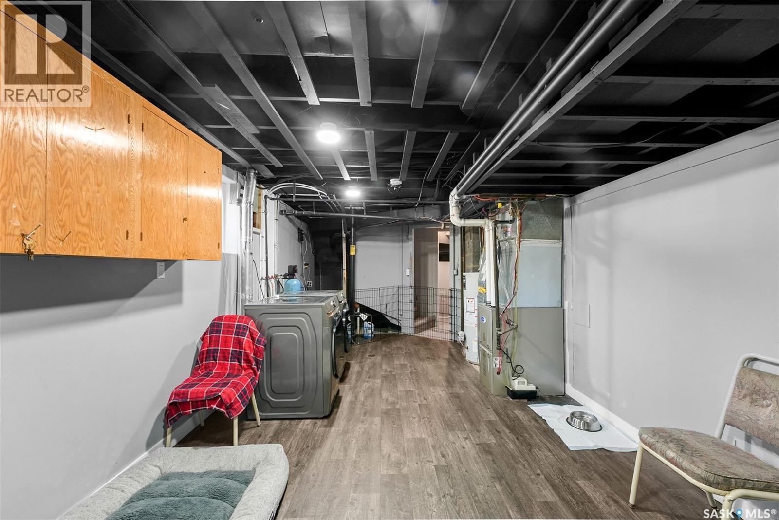 327 Retallack STREET - 34