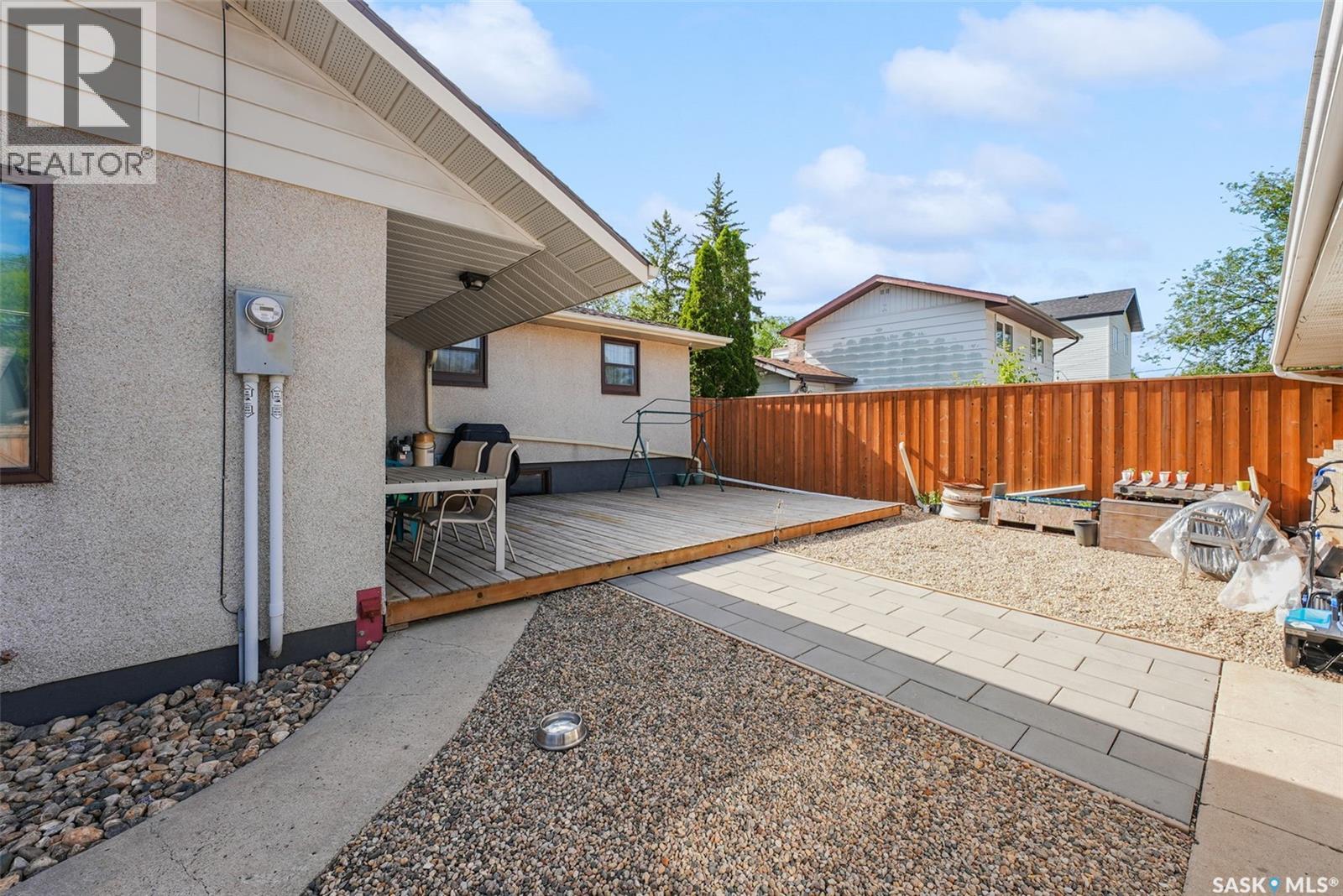 327 Retallack STREET - 35