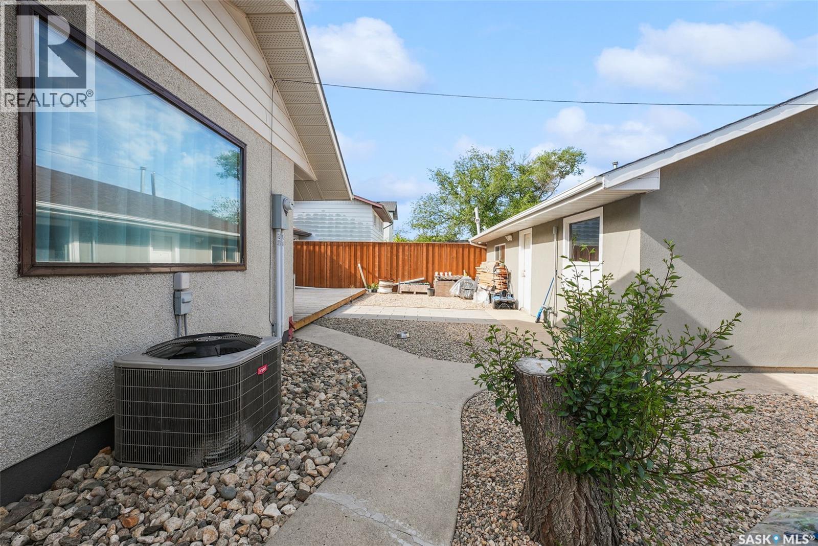 327 Retallack STREET - 36