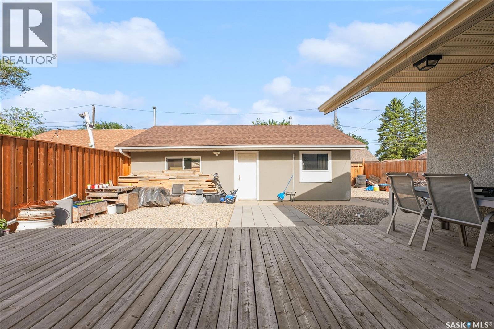 327 Retallack STREET - 38