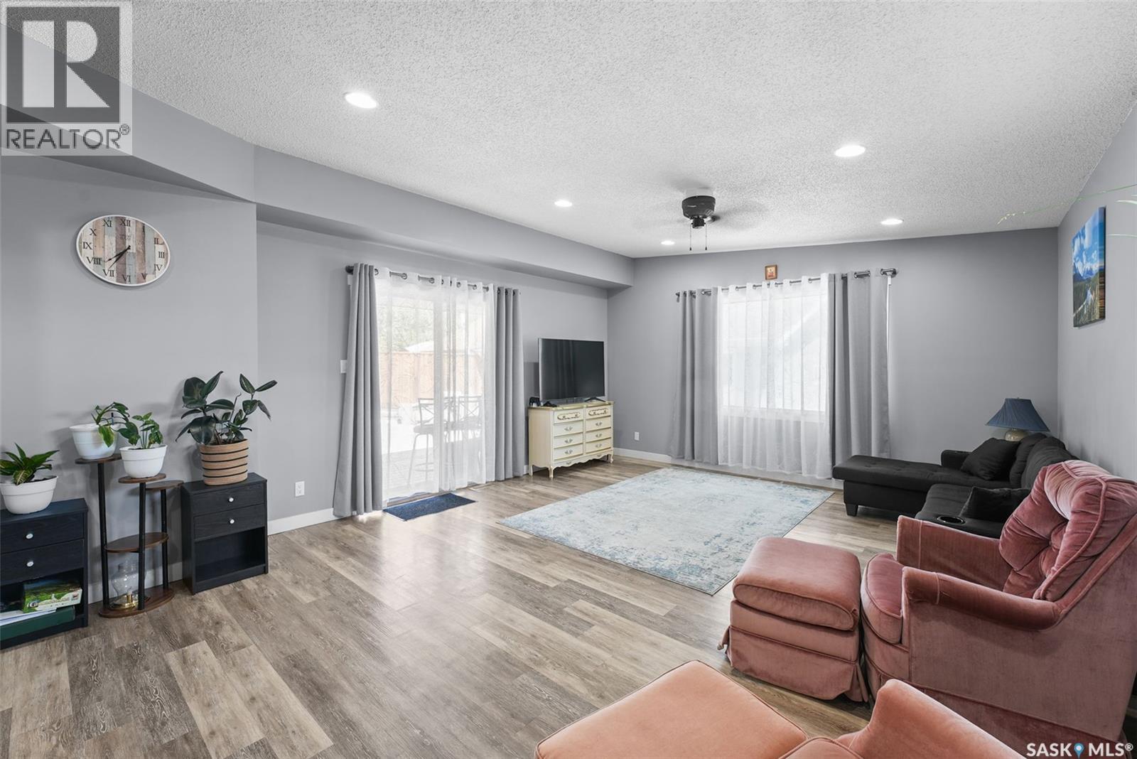 327 Retallack STREET - 4