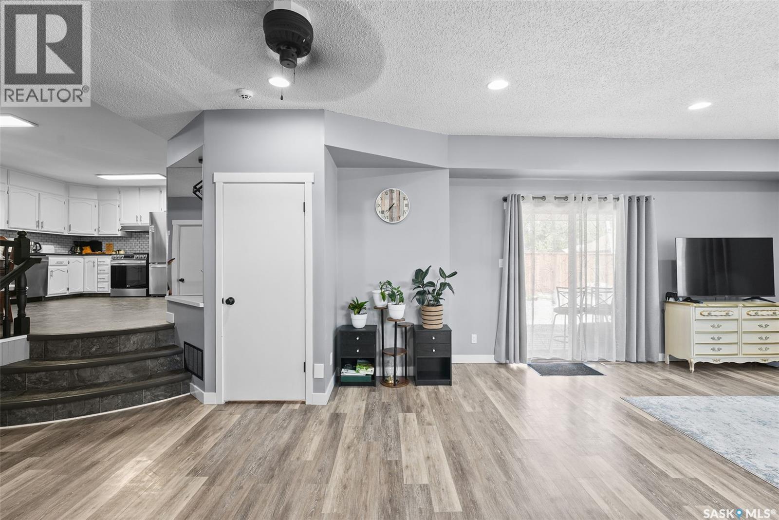 327 Retallack STREET - 5