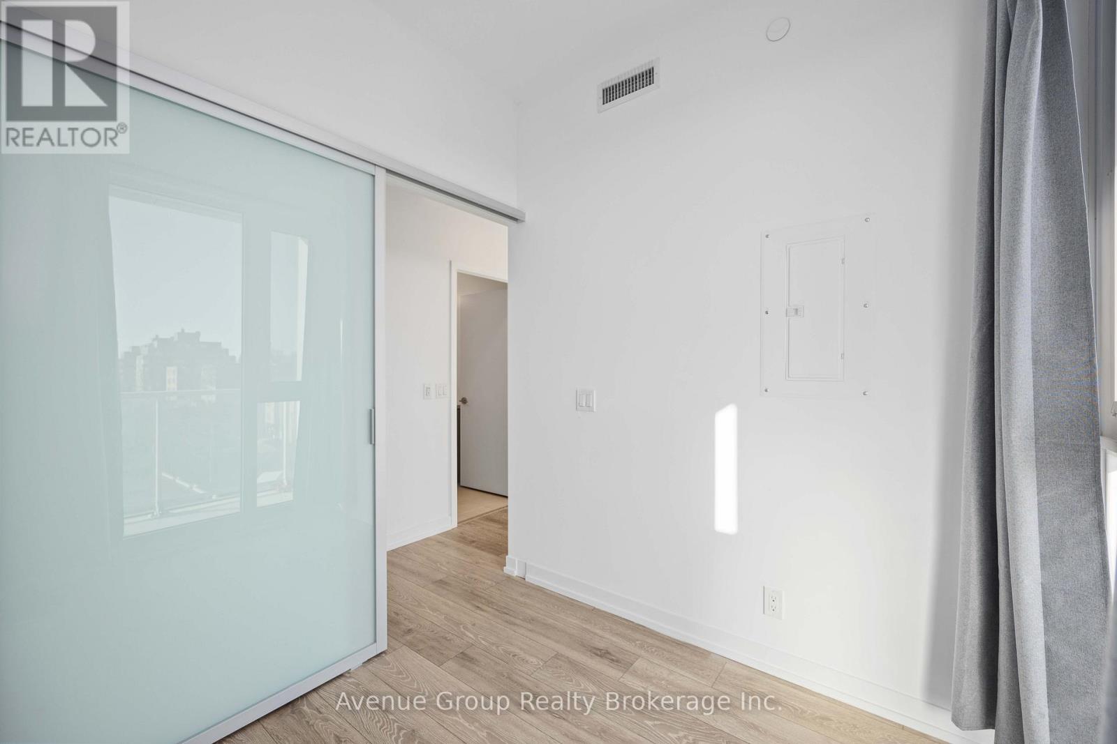 #827 2020 BATHURST STREET - 10