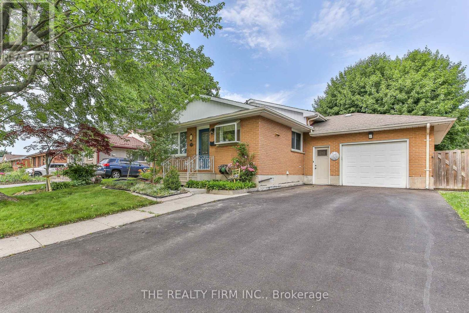 13 VANBUSKIRK DRIVE - 2