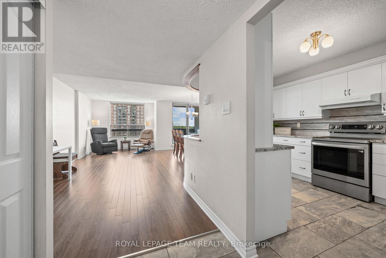 #1003 200 LAFONTAINE AVENUE - 9