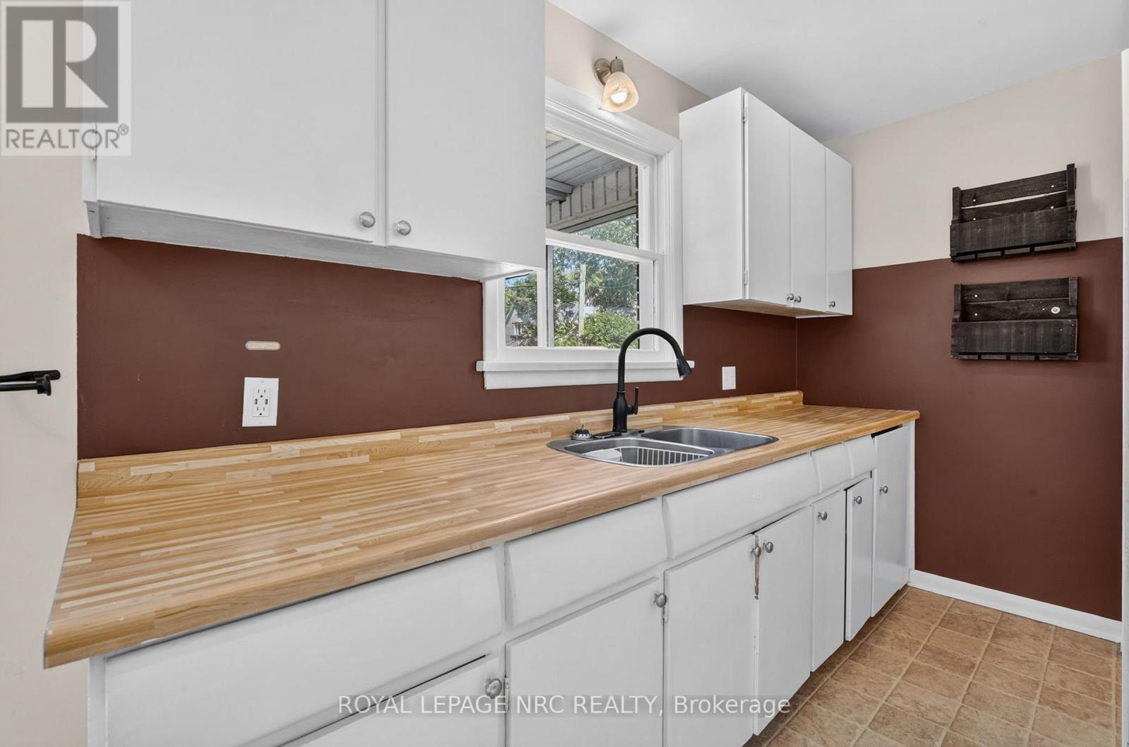 16 FERGUSON AVENUE - 11