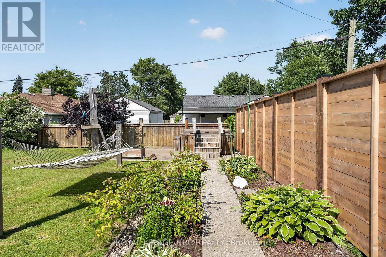 16 FERGUSON AVENUE - 33