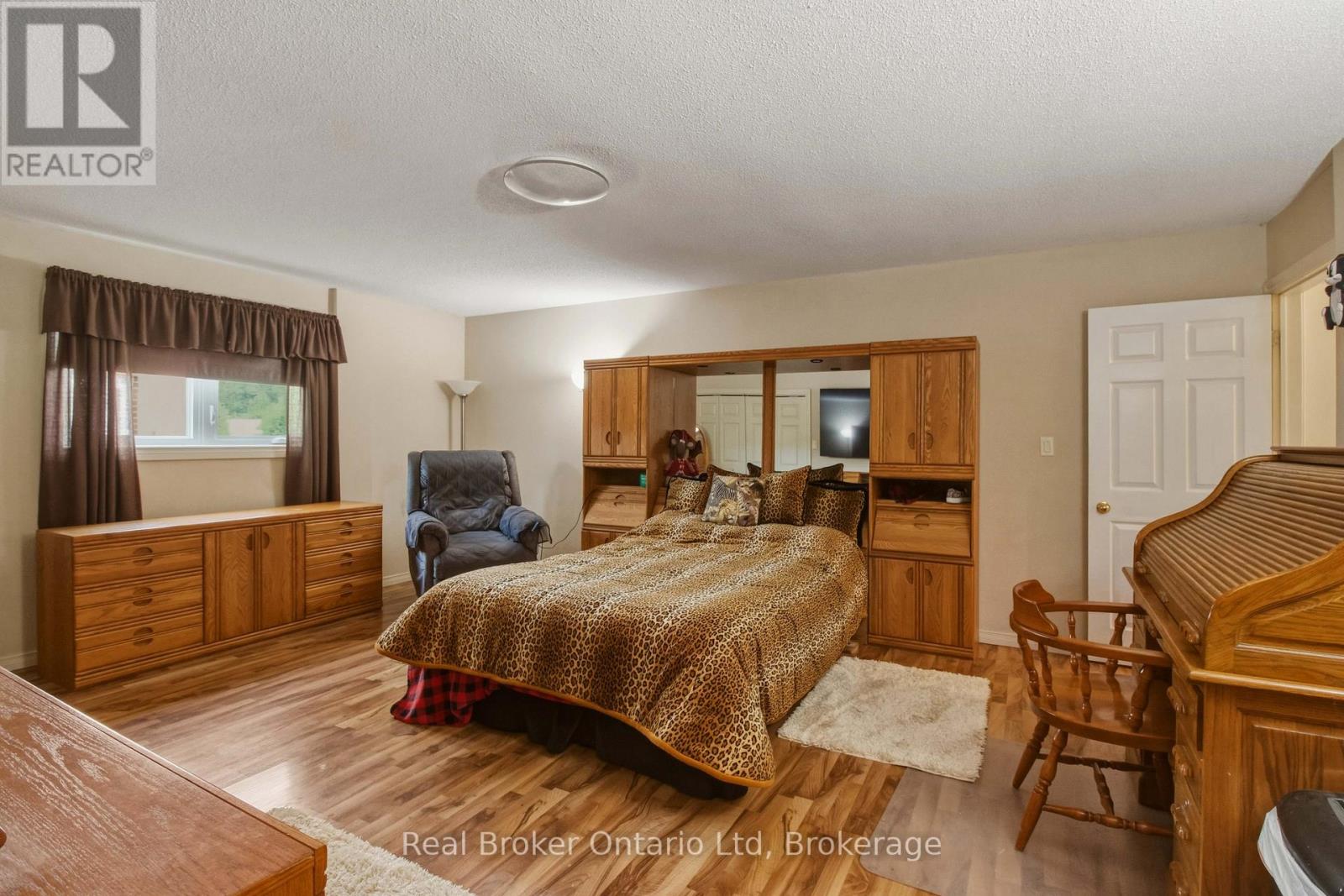775498 HWY 10 HIGHWAY N - 29