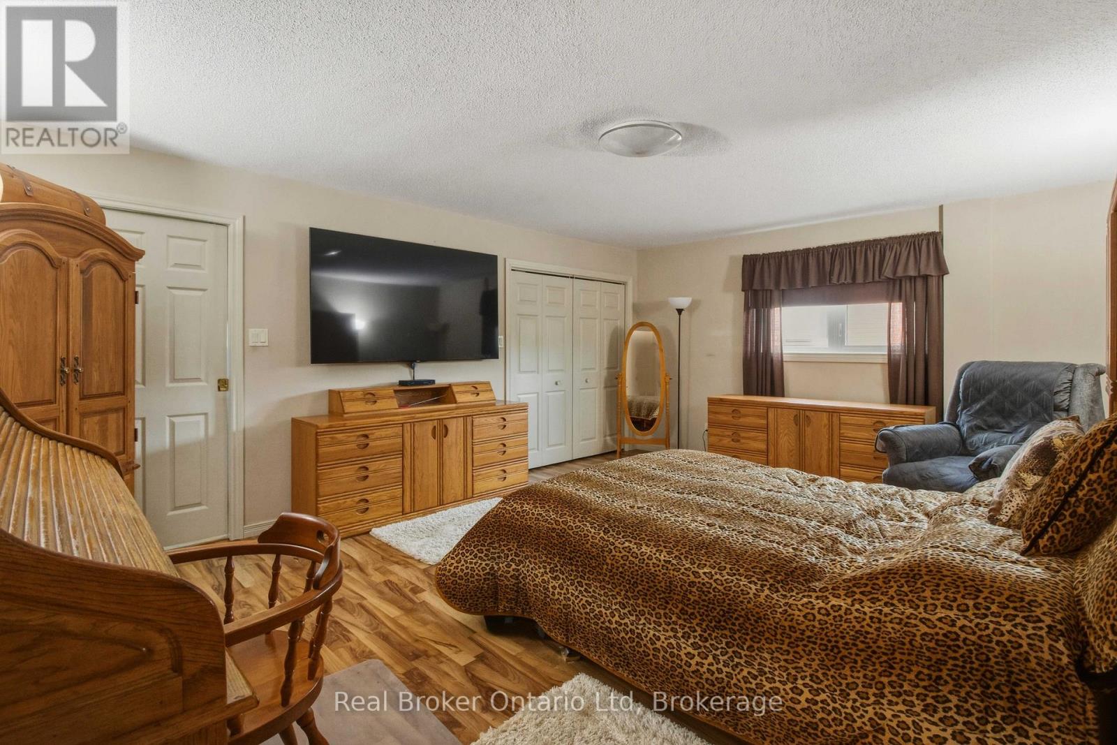 775498 HWY 10 HIGHWAY N - 32