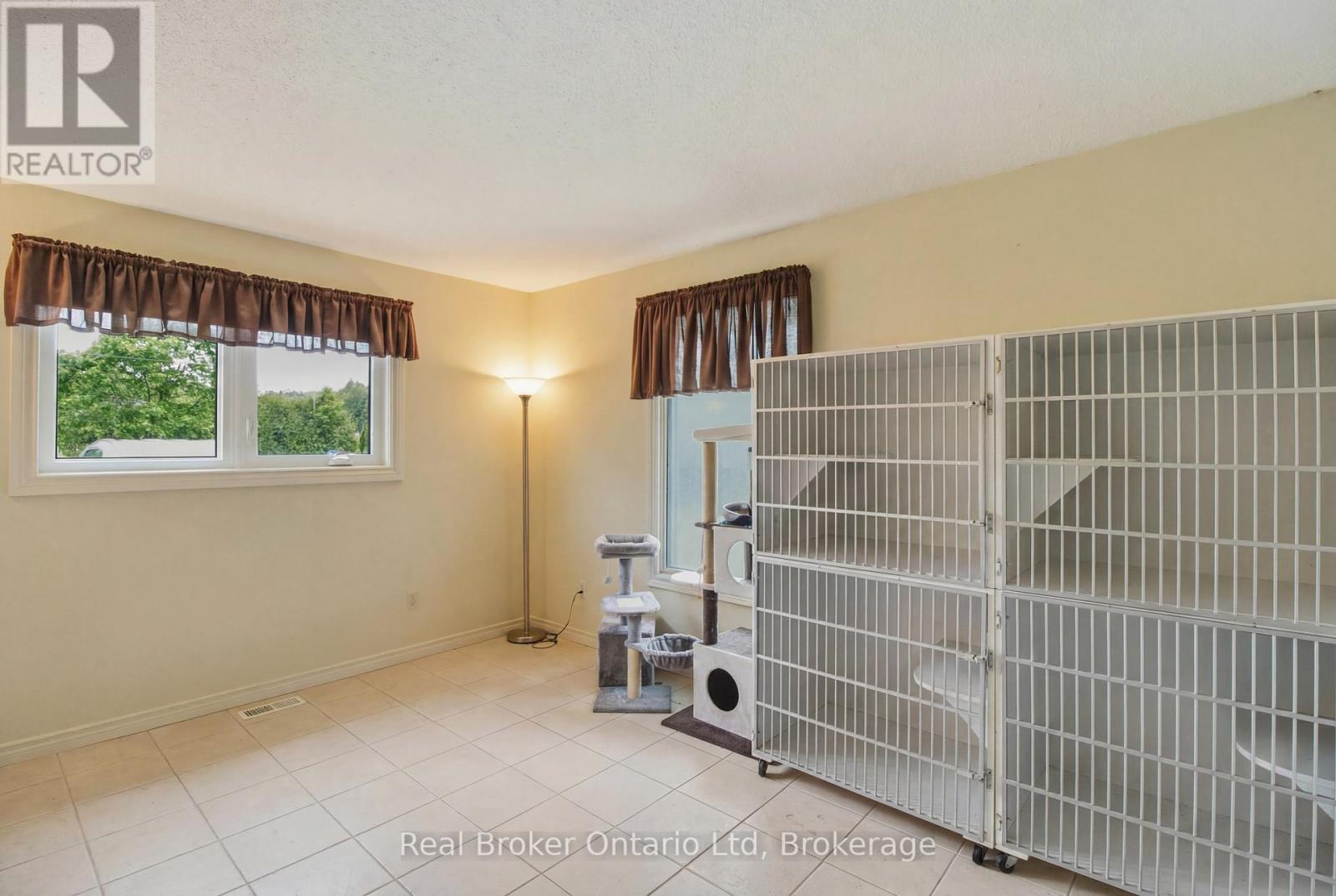 775498 HWY 10 HIGHWAY N - 37