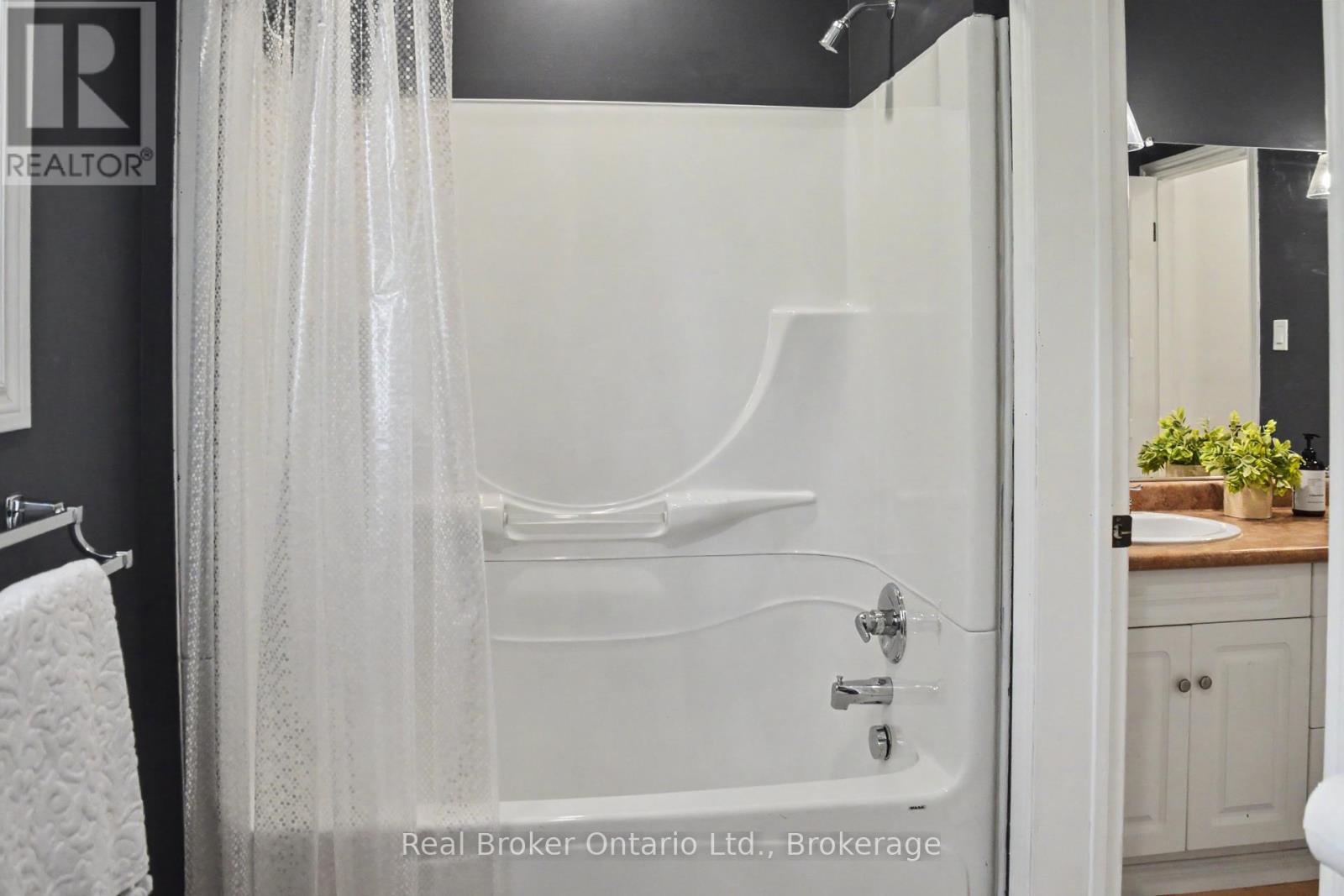 617 LOUIS STREET - 26